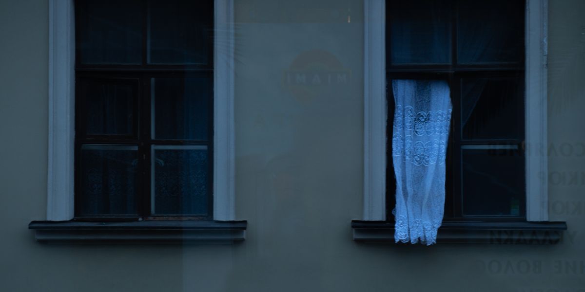 Fenster pfeift bei Wind: Ursachen und was wirklich hilft