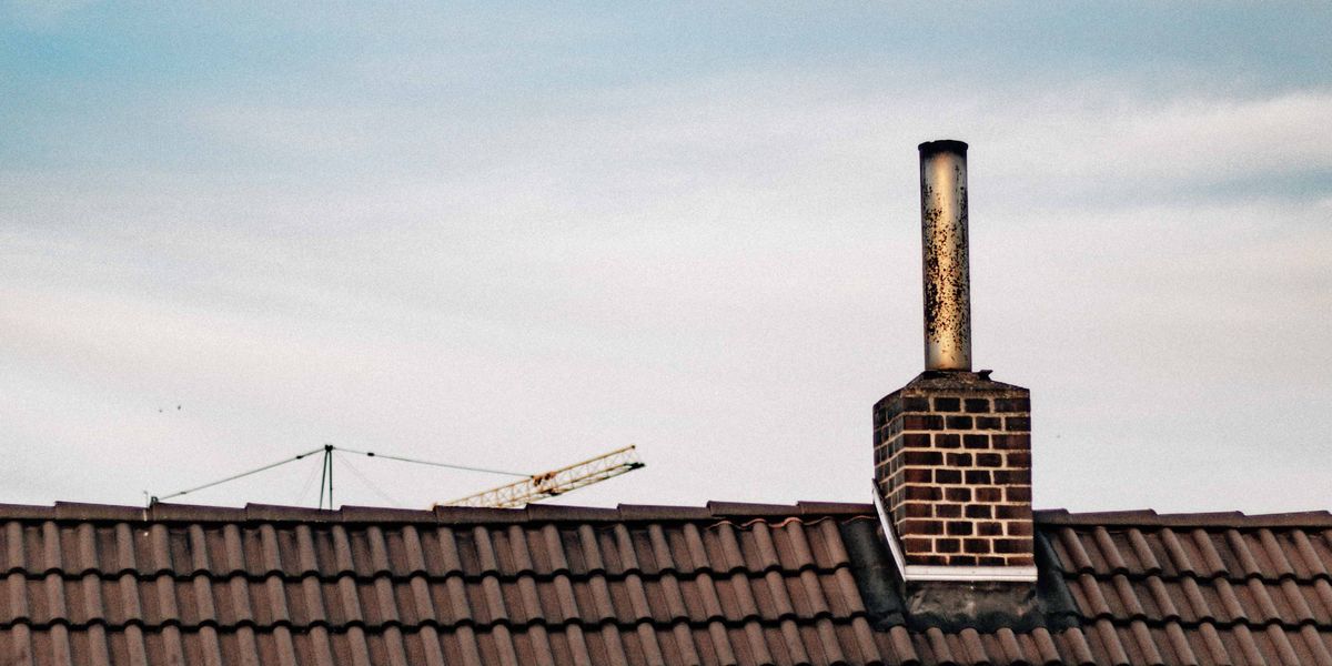 Kamin pfeift bei Wind: Ursachen, Physik und was wirklich hilft