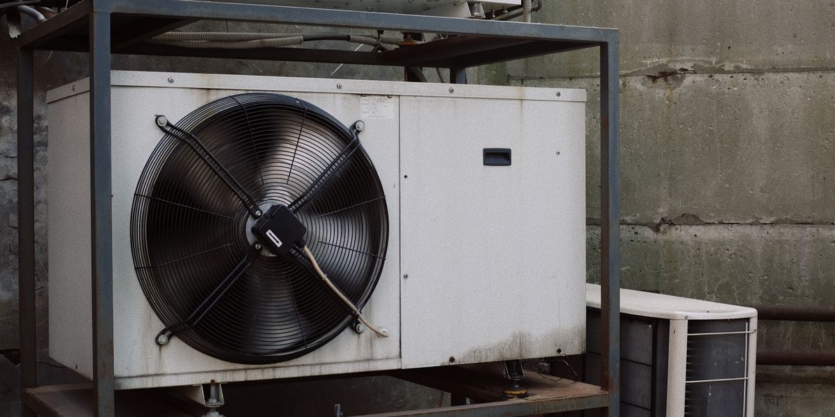 Klimaanlage im Reihenhaus: Abstand zum Nachbarn, was 2026 gilt (BGH-Urteil, TA Lärm, Landesrecht)