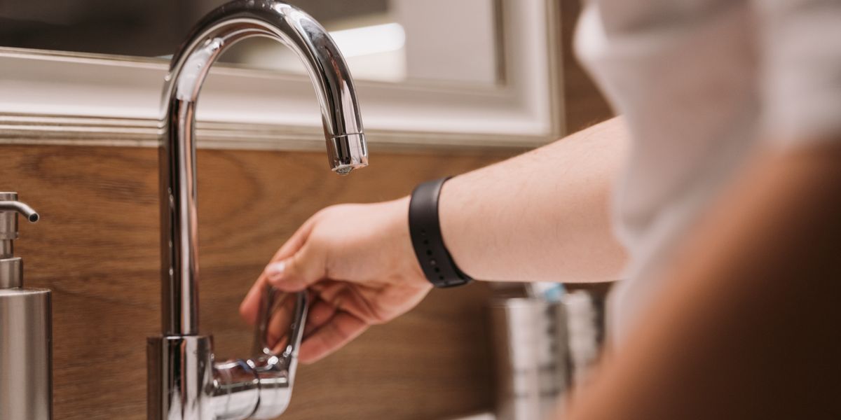 Wasserhahn pfeift, Leitung rauscht: Ursachen und Abhilfe